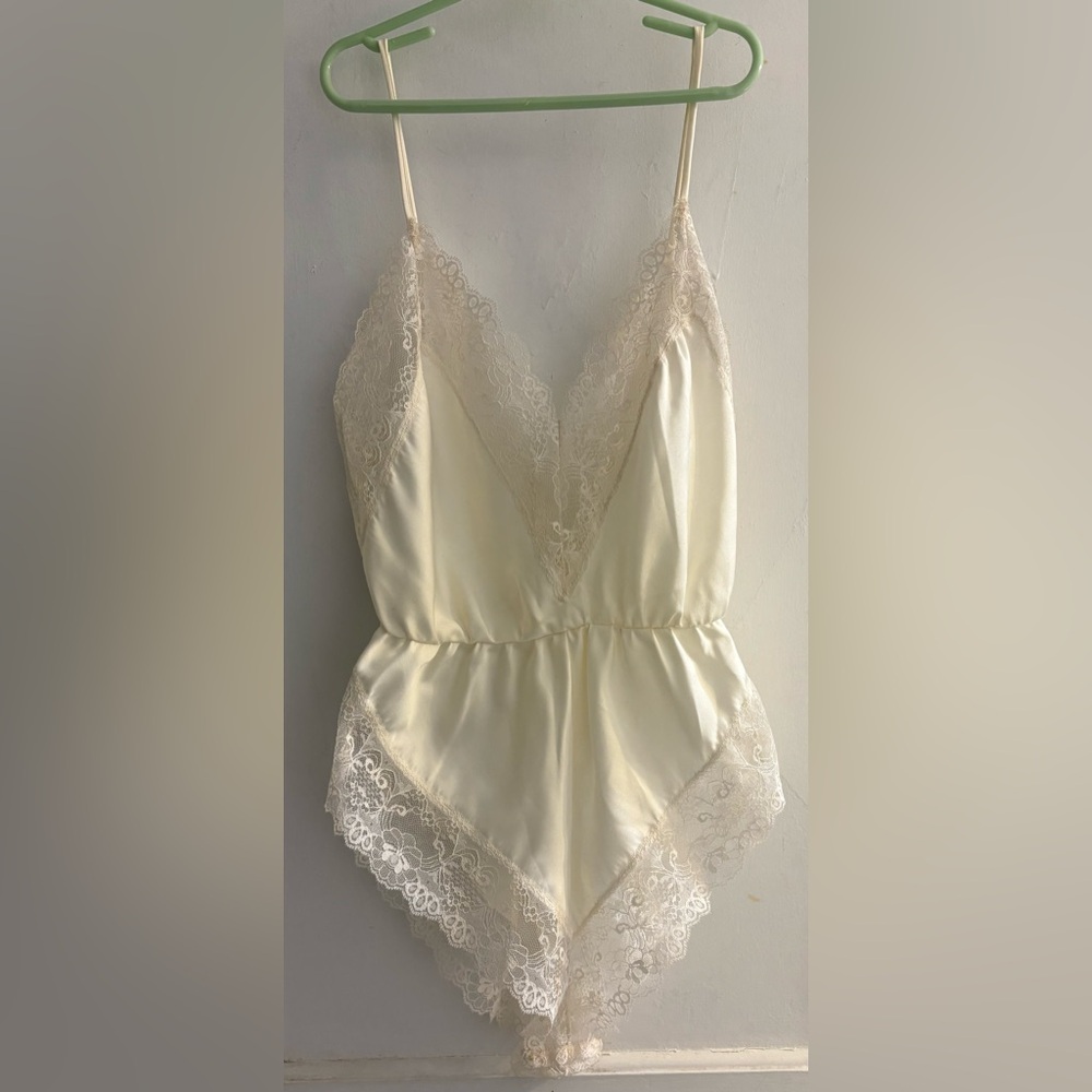 Ms. Leslee Vintage 100% Woven Poly Satin Lace Teddy Size Small Made In the USA